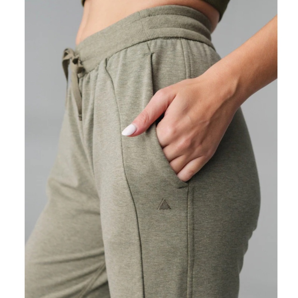 Vitality Studio Women's Jogger Matcha Marl Size Medium Athleisure